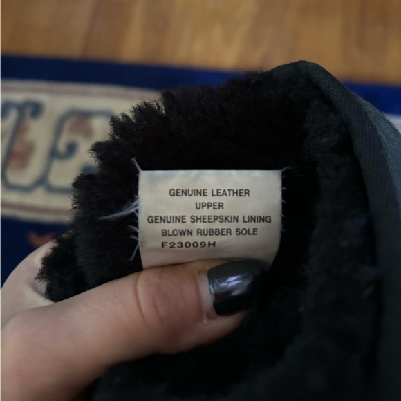 UGG Classic Short II Sz 7 Black - Picture 6 of 6